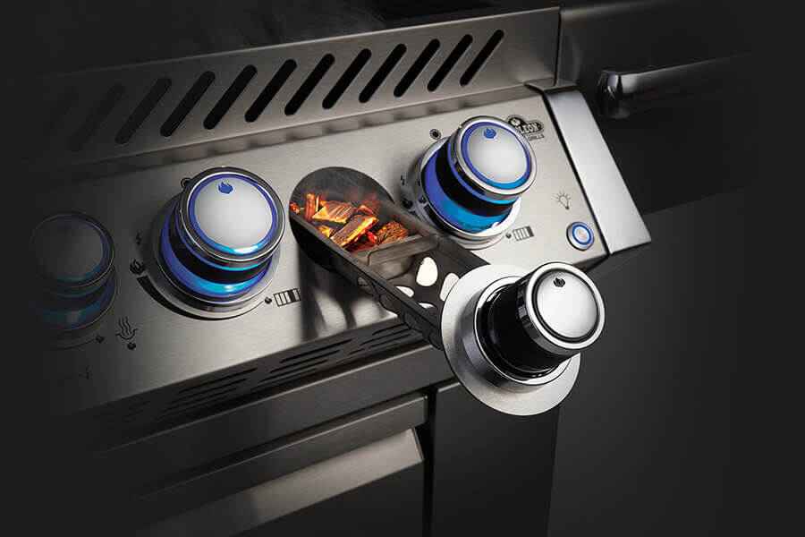 Napoleon Prestige PRO 825 Gas Grill with Infrared Rear Burner