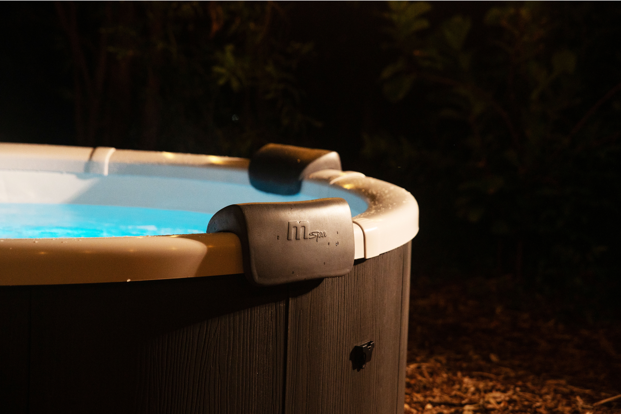 MSpa Denver Frame Series Rigid Hot Tub | Up to 6 Person