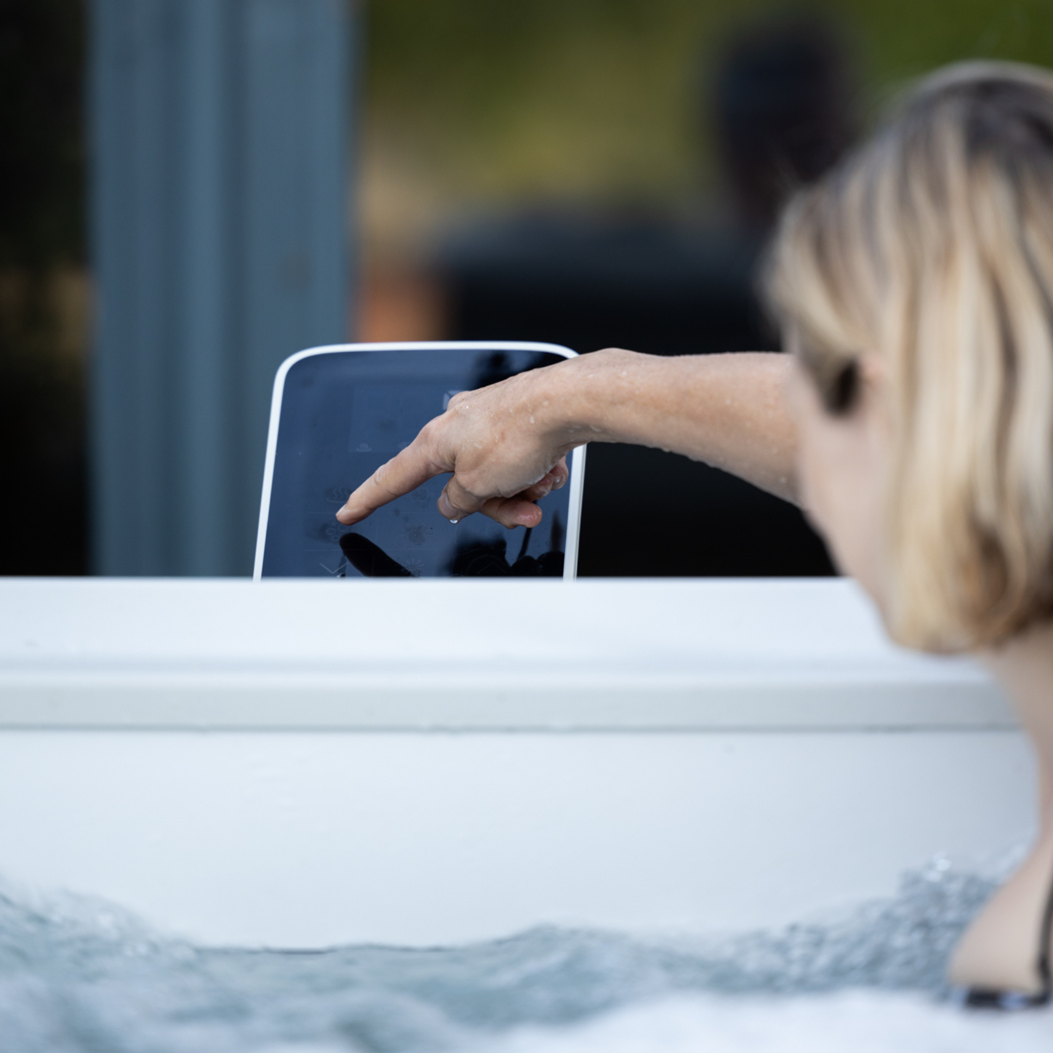 MSpa Oslo Frame Series Rigid Hot Tub | Light Up | Up to 6 Person