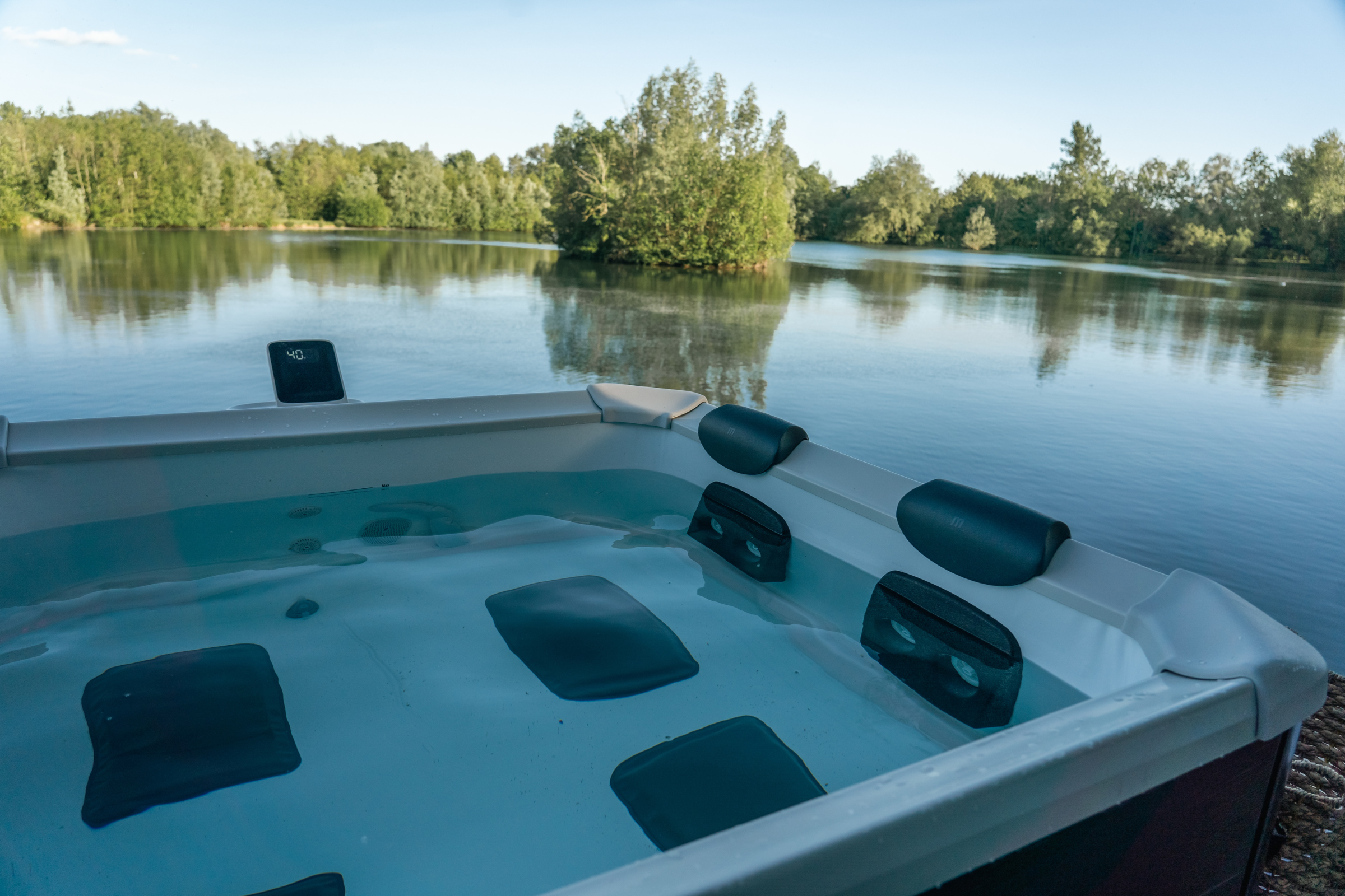 MSpa Oslo Frame Series Rigid Hot Tub | Light Up | Up to 6 Person