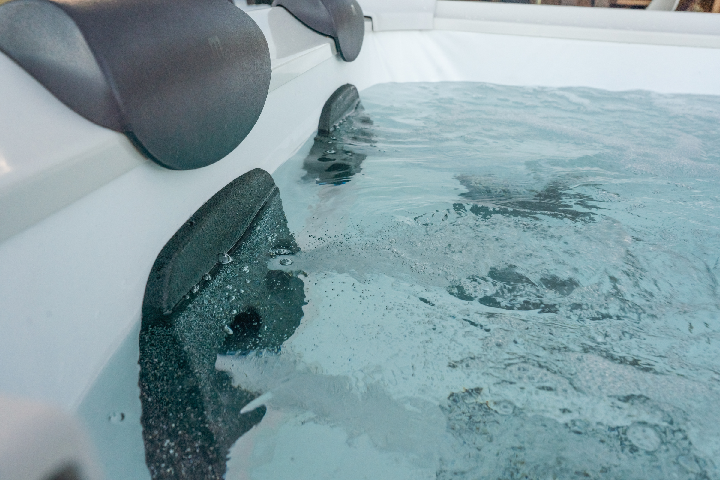 MSpa Oslo Frame Series Rigid Hot Tub | Light Up | Up to 6 Person
