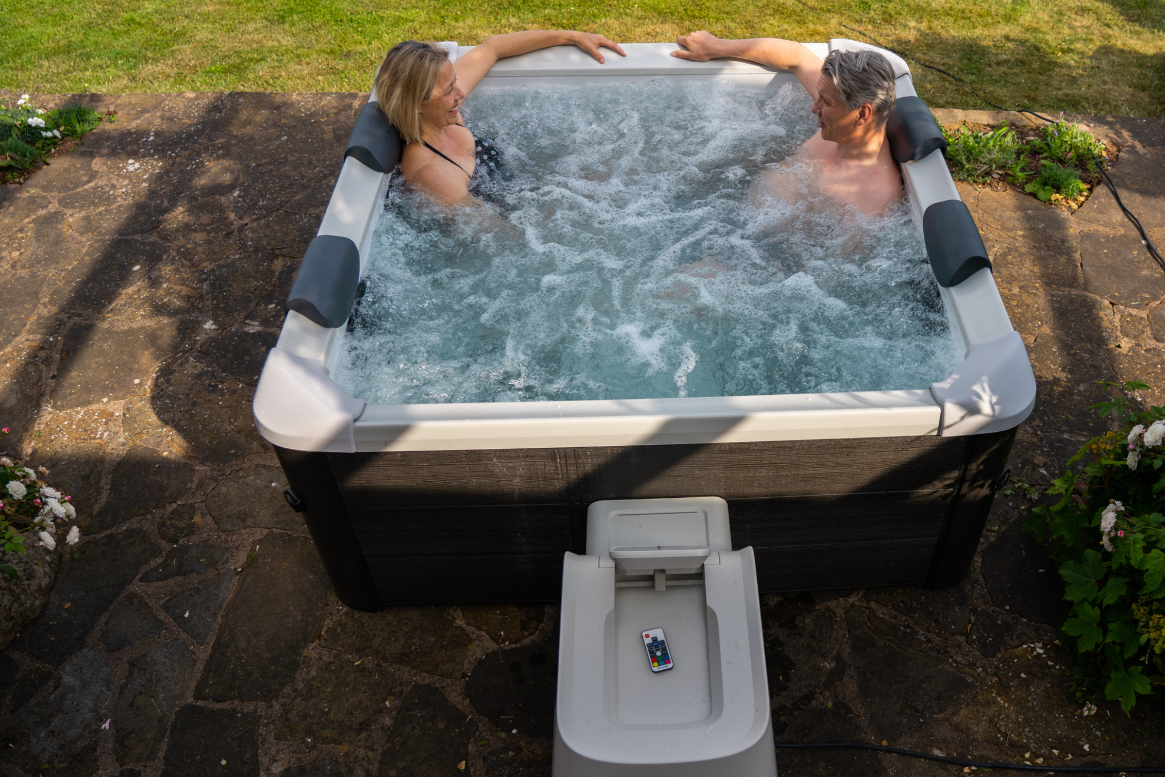 MSpa Oslo Frame Series Rigid Hot Tub | Light Up | Up to 6 Person