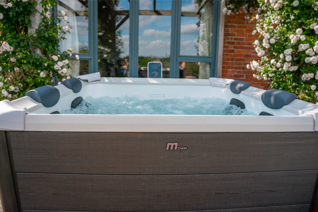 MSpa Oslo Frame Series Rigid Hot Tub | Light Up | Up to 6 Person