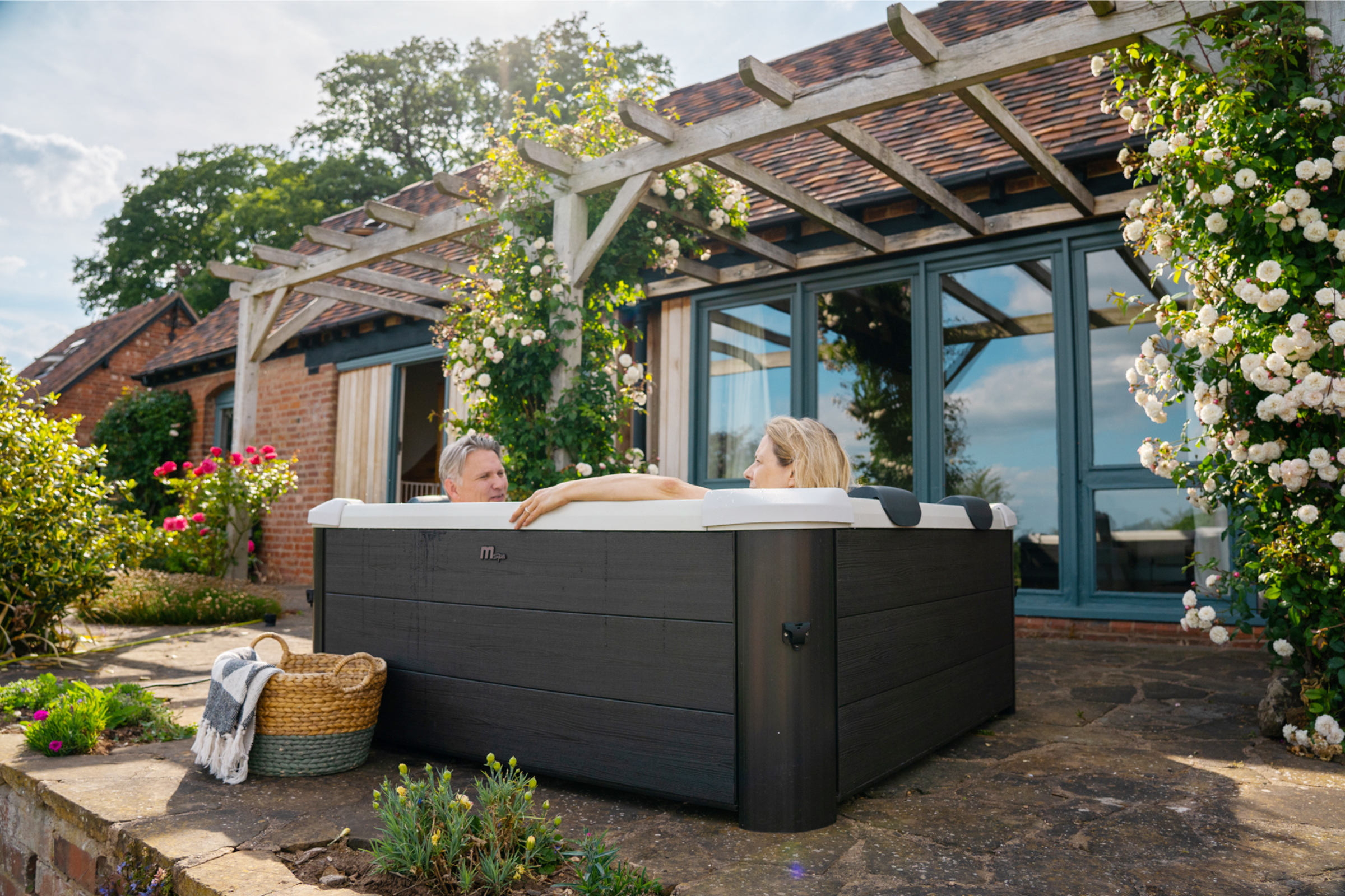 MSpa Oslo Frame Series Rigid Hot Tub | Light Up | Up to 6 Person