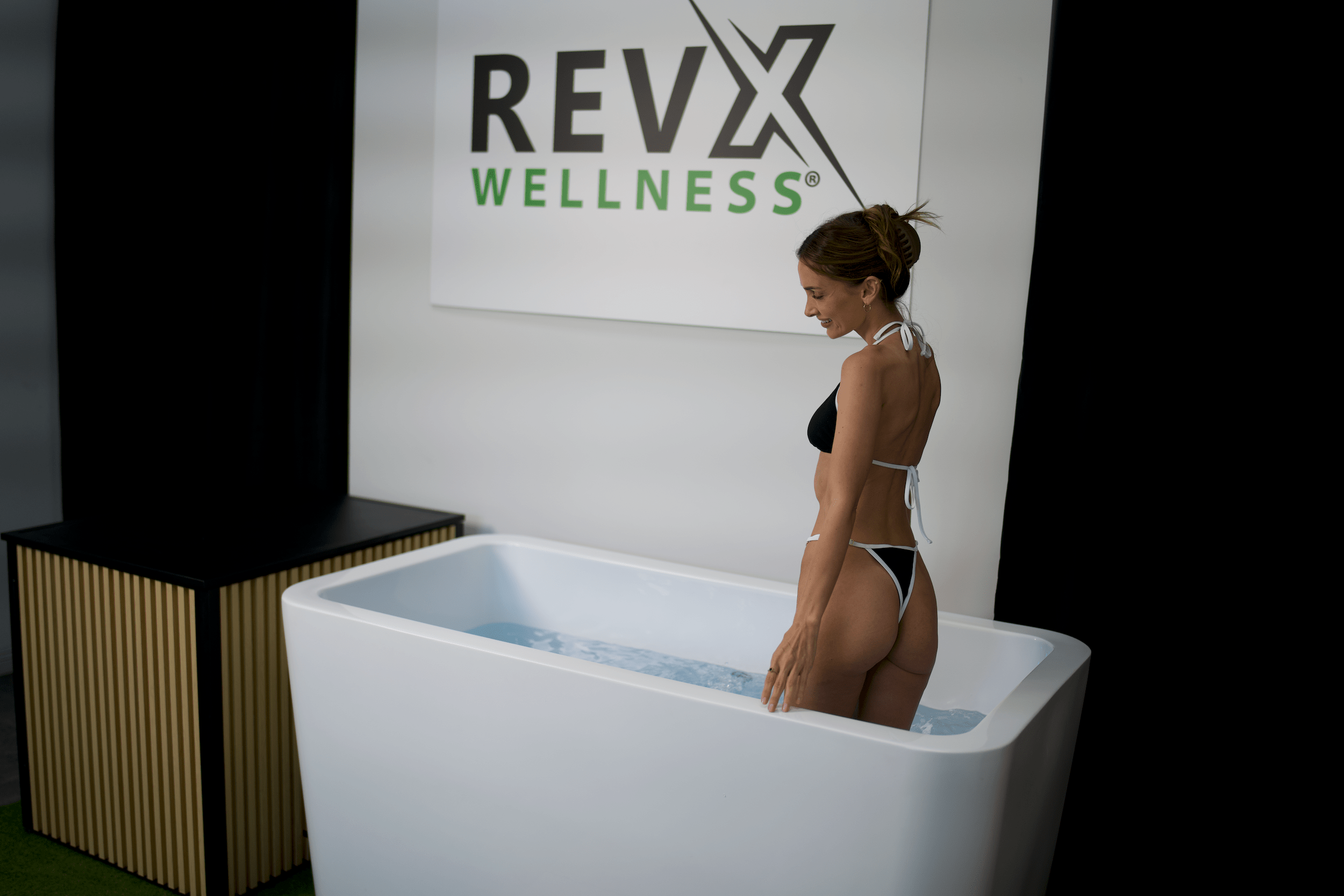 X Tub Acrylic Cold Plunge + LUX High Performance Chiller & Filtration System